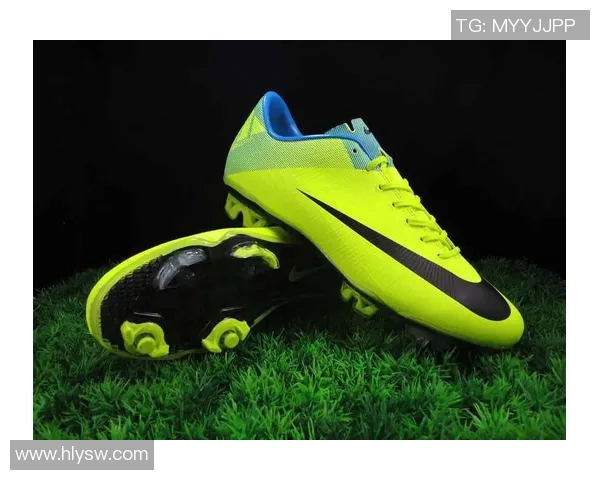 耐克碎钉足球鞋助力球场表现提升，尽享舒适与灵活的完美结合